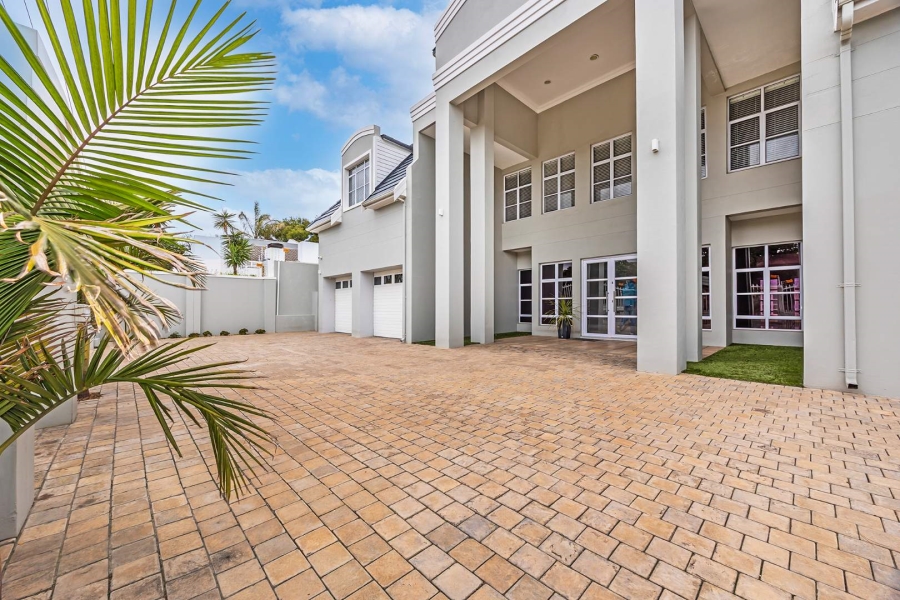 7 Bedroom Property for Sale in Flamingo Vlei Western Cape